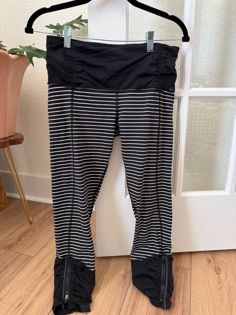 Women’s ' Black & White Striped Athletic Leggings with Zipper Ankles